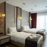 Linda Port Hotel