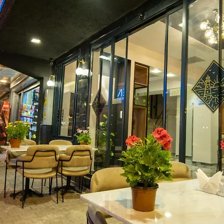 Linda Port Hotel *