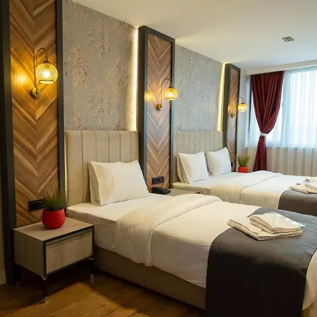 Linda Port Hotel *