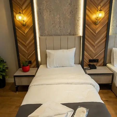 Otel Linda Port 3*