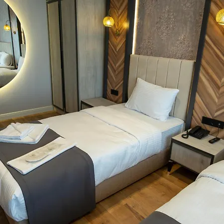 Linda Port Hotel